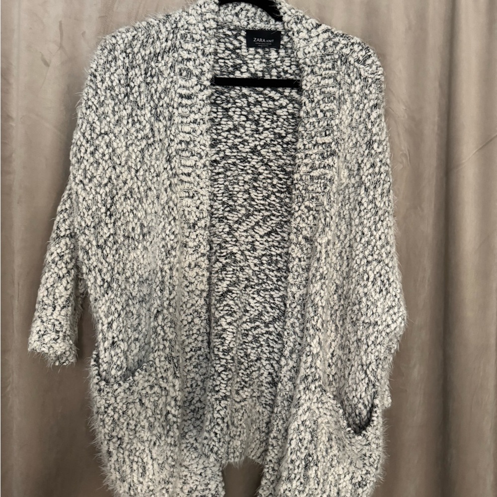 Zara Women's Textured Black and White Cardigan